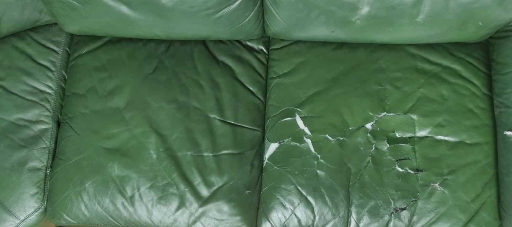 Кожен, ъглов диван, зелен 1.9м. х 2,6м., с вградено сгъваемо легло
