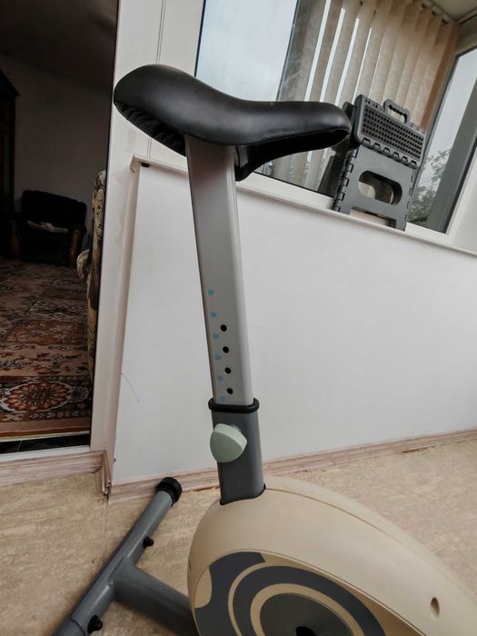 Bicicleta sport statica cu 8 trepte de intensitate