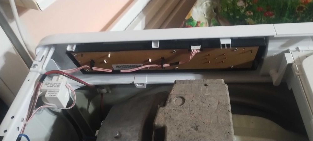 Продава перална Индезит със сушилна.