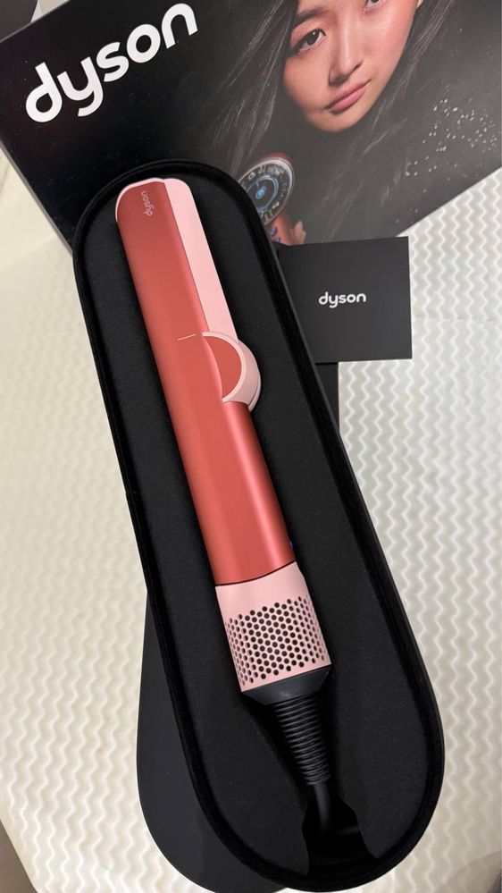 В наличии Dyson airstrait в красном цвете