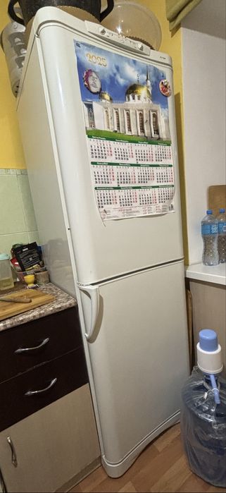 Продам холодильник Indesit