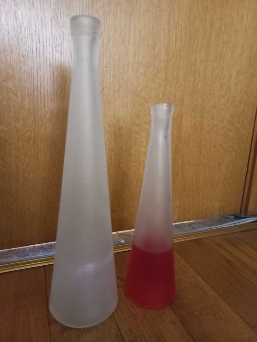 Стъклени бутилки матирани