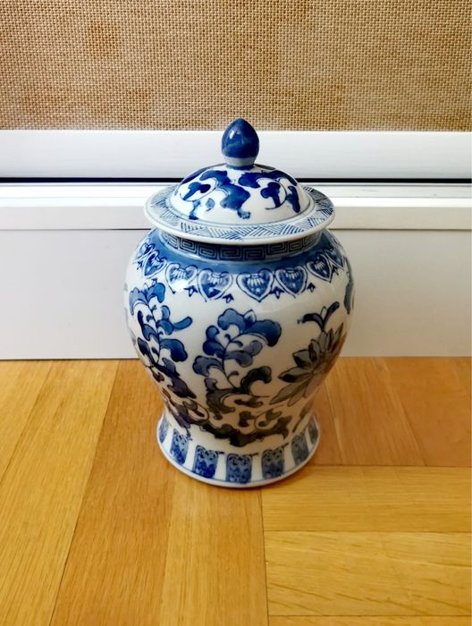 Антикварна китайска порцеланова купа урна