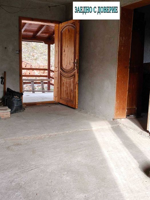 Уникална триетажна къща в гр,СВОГЕ, сред  живописното Искърско Дефиле