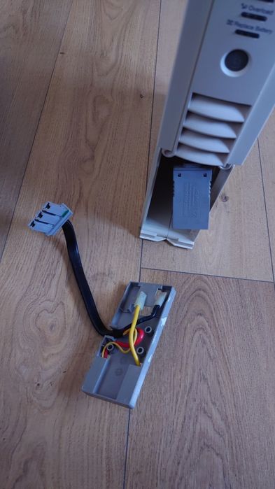 Ups apc back UPS RS 1000