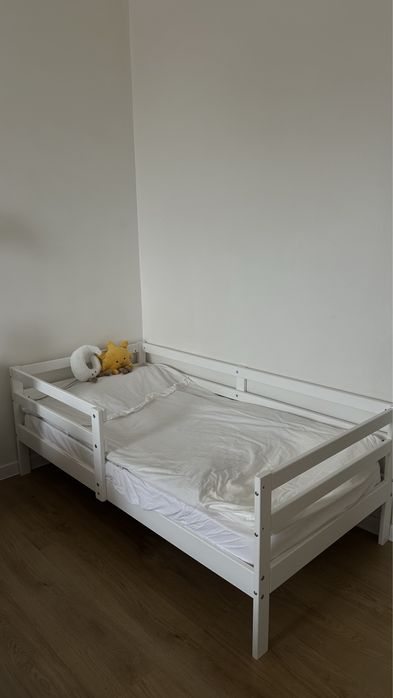 Кровать с матрасом