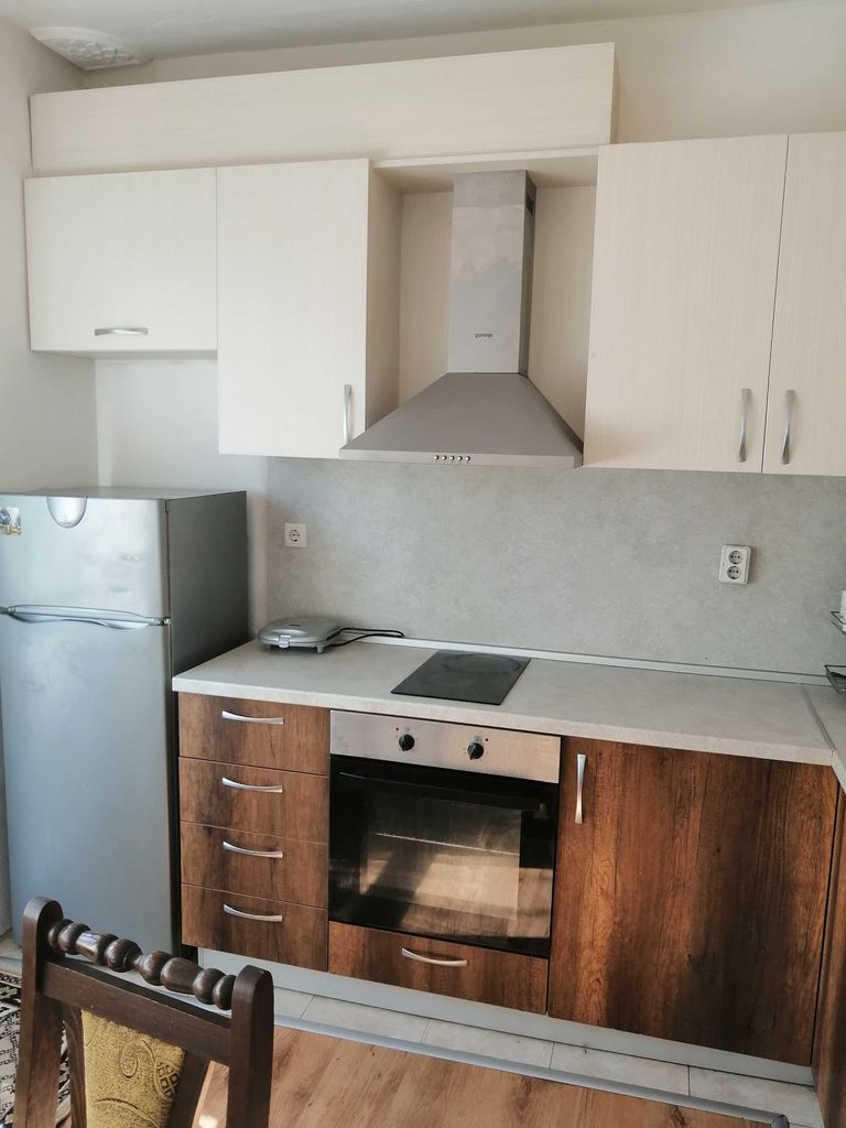 Дава се под наем Тристаен апартамент в Димитровград - 86 кв.м за 204 € - Снимка #1