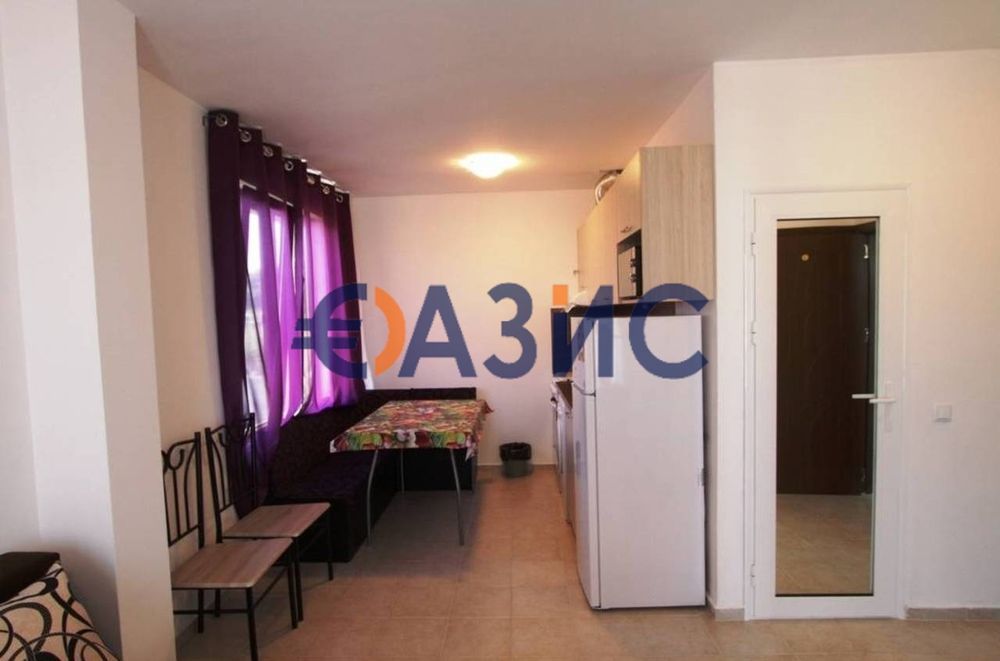 Къща с 7 спални 290 кв.м. + двор 300 кв.м., пл. Буджака, Созопол,