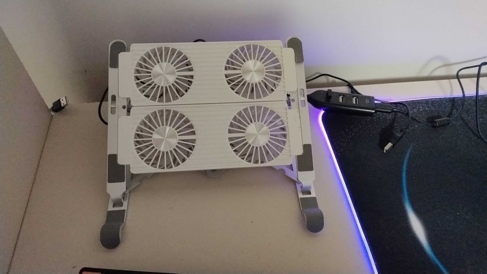 Vând laptop Lenovo în stare perfecta folosit doar o luna