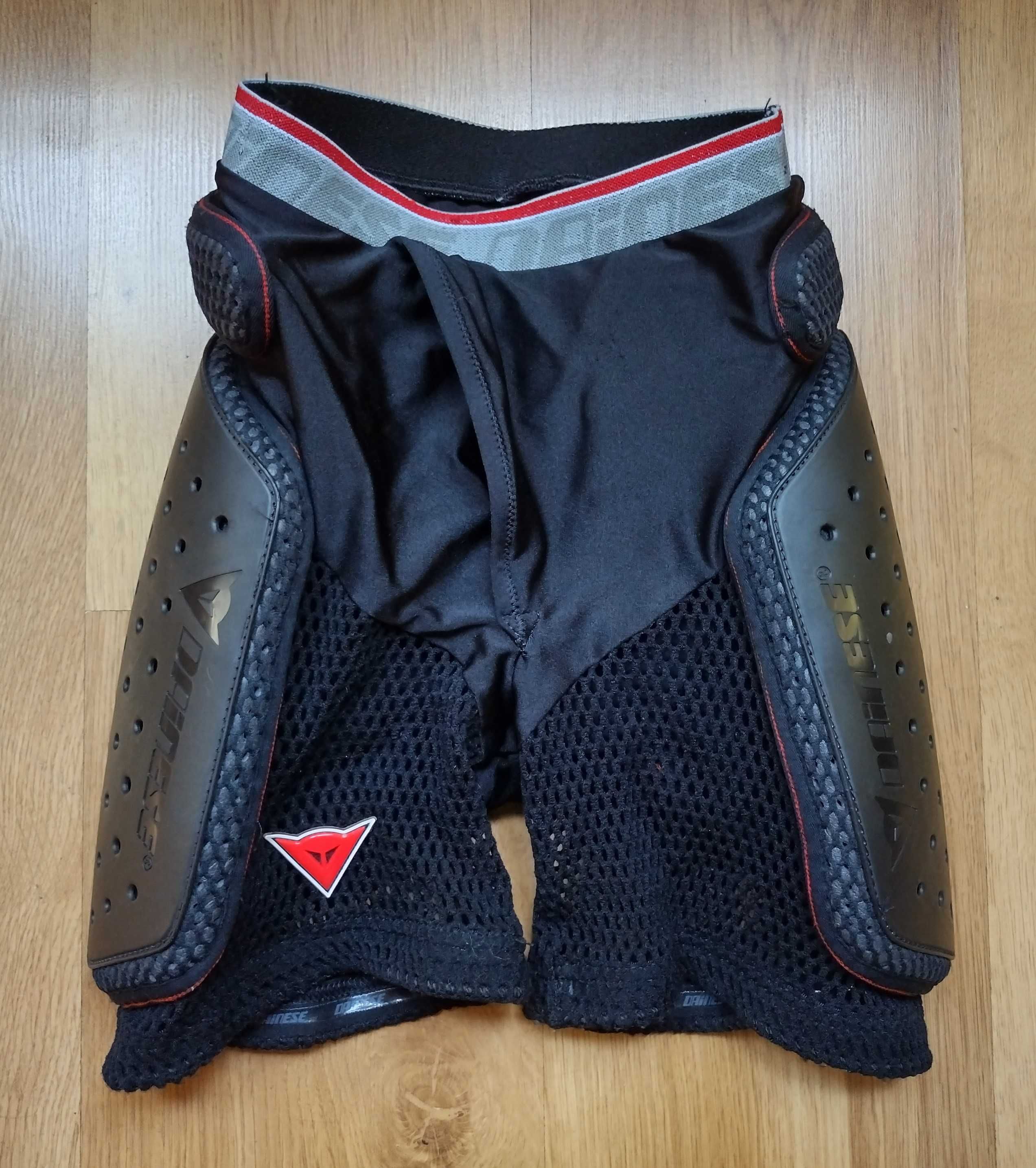Dainese - защитни шорти с протектори