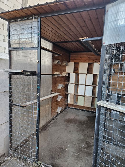 Vând două voliere complete