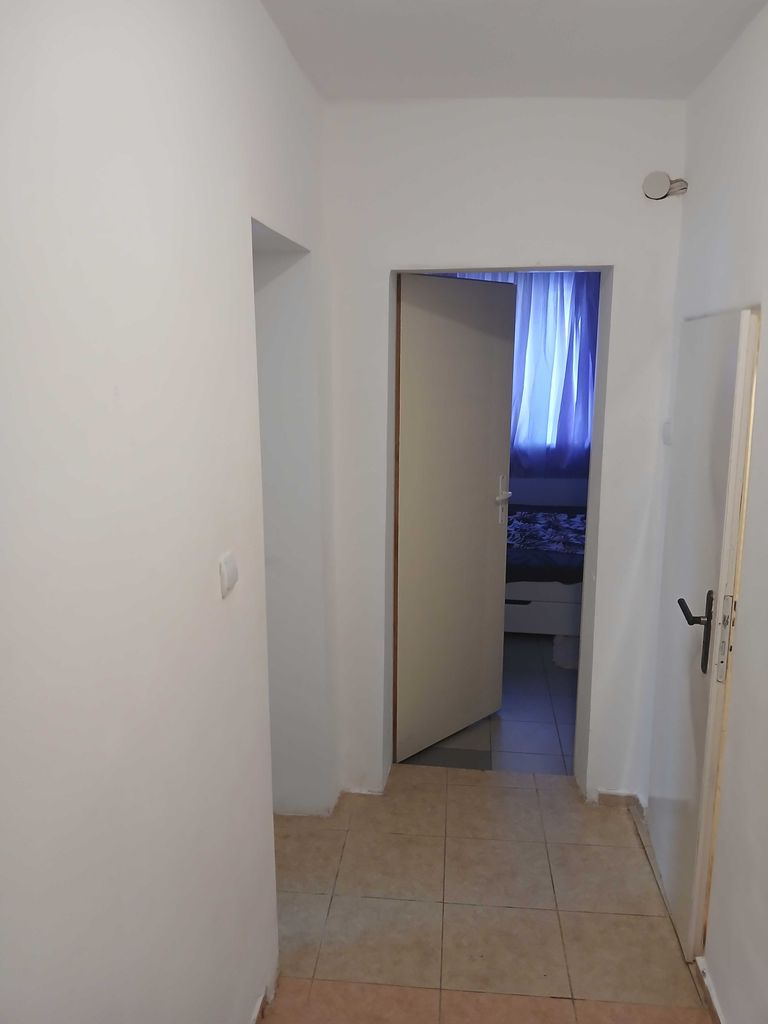 Дава се под наем Етаж от къща в Варна, Център - 70 кв.м за 408 € - Снимка #11