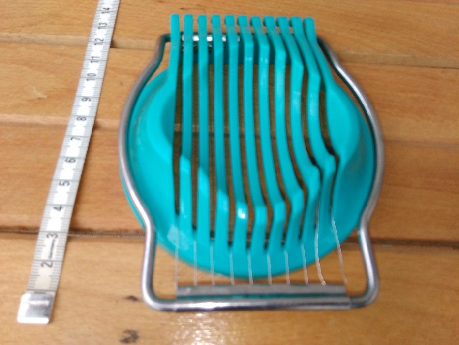 Feliator oua din plastic, lame otel, albastru