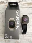 Garmin Venu SQ - кутия и кабел