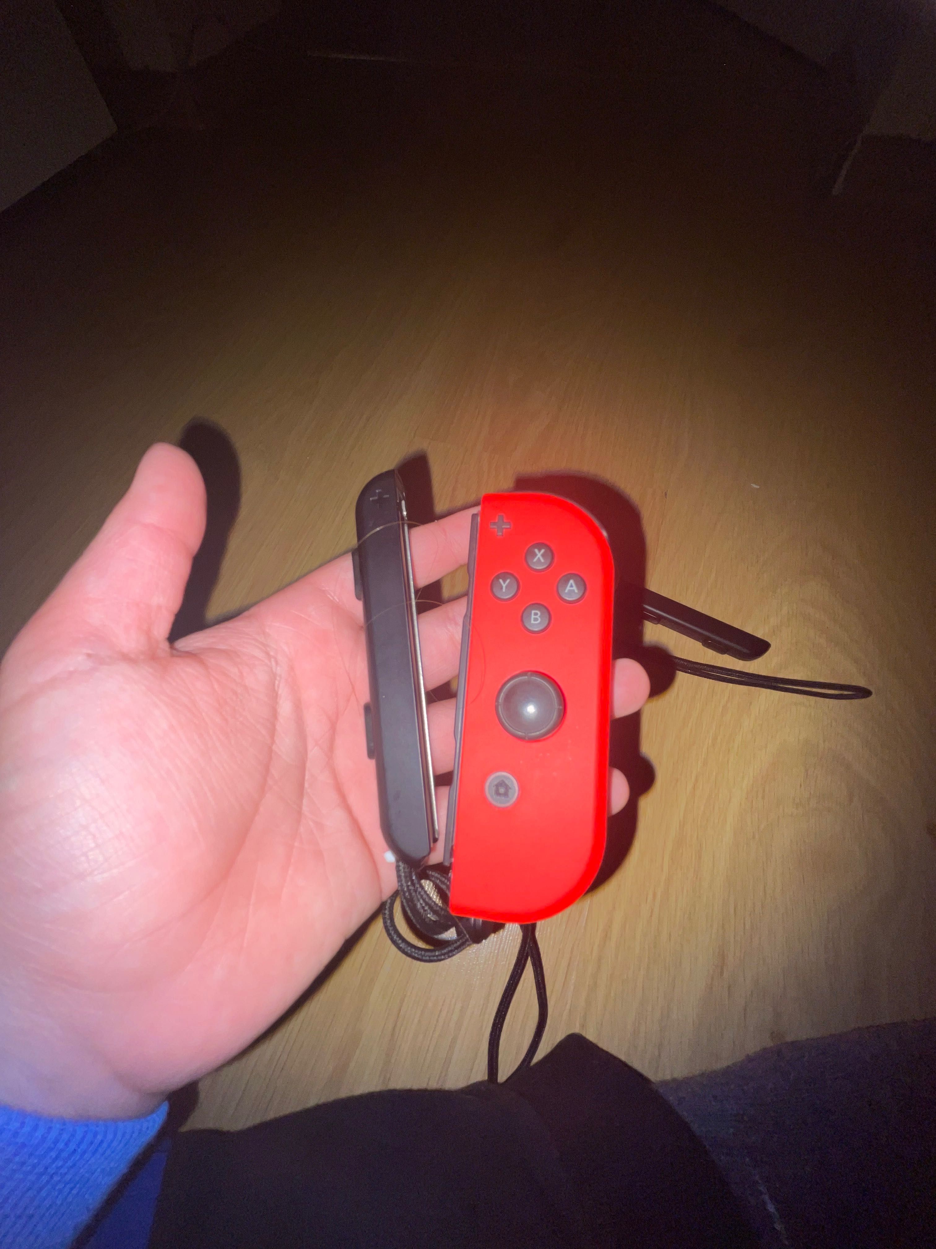 Nintendo switch червен и син джойстик