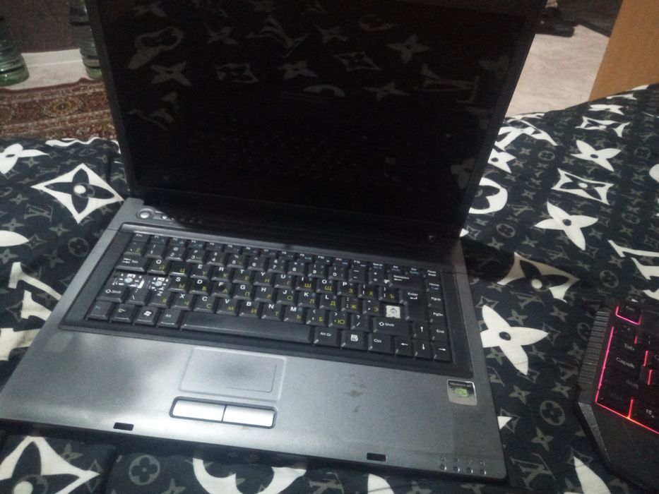 Ноутбук Б/У  RoverBook