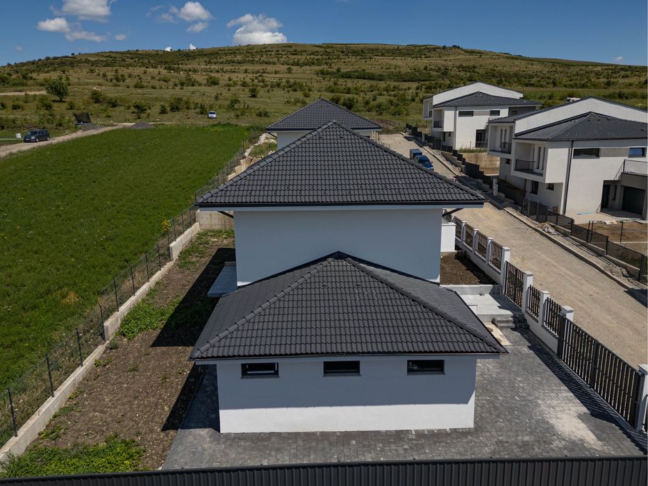 Vand casa unifamiliala la intrare in chinteni