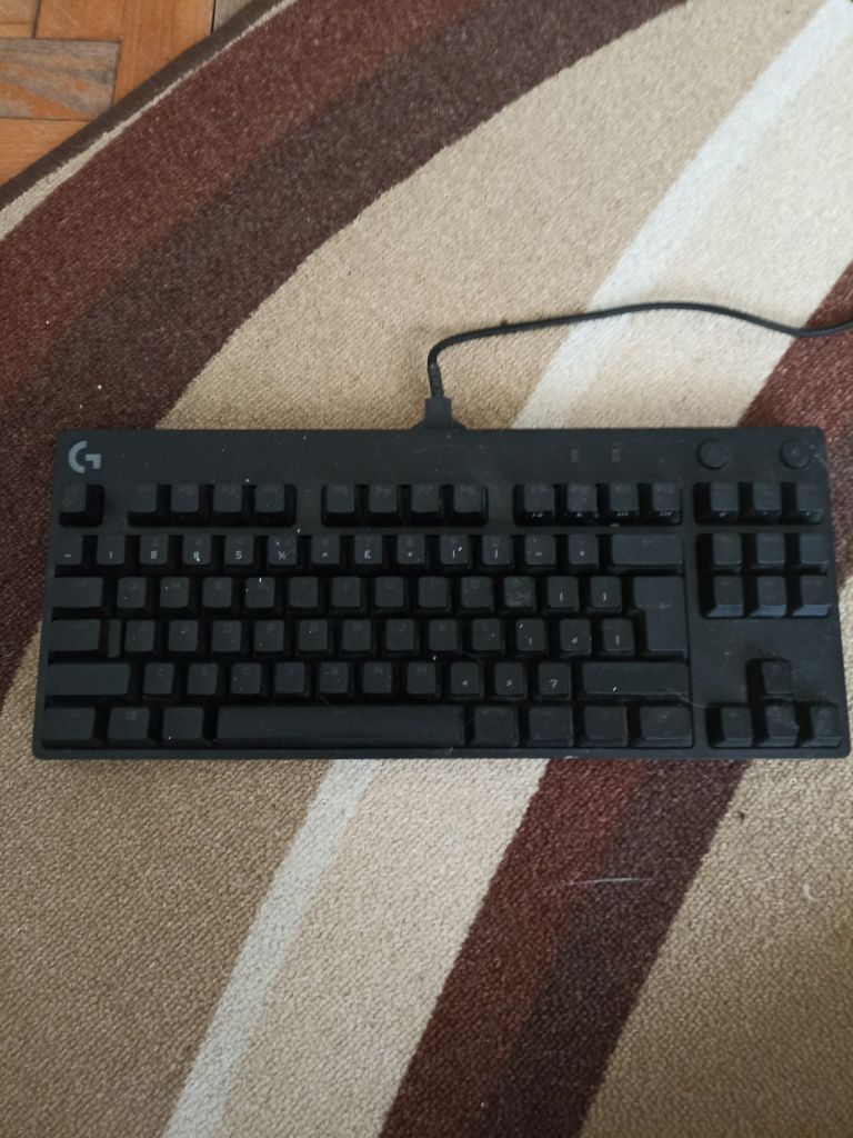 Геймърска клавиатура Logitech G Pro