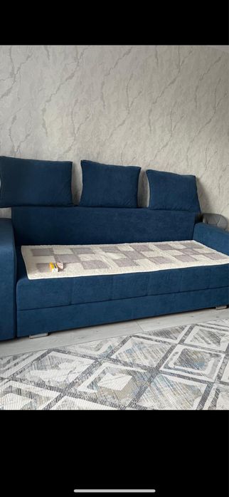 Диван практически новый