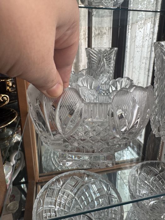 Хрустальные вазы.