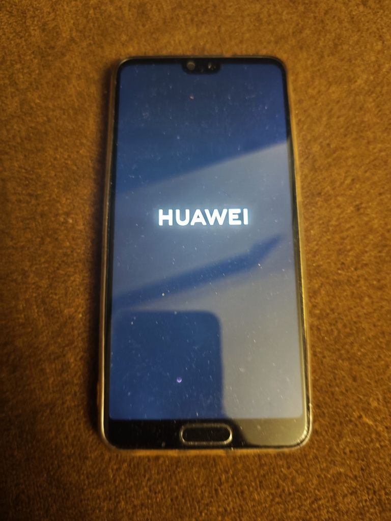 Телефон Huawei P 20