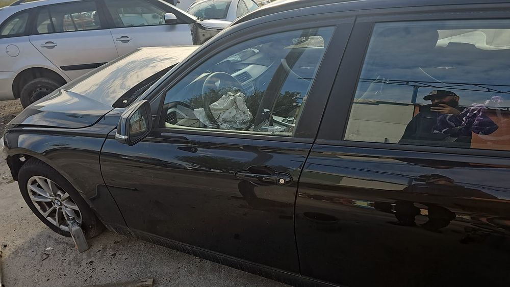 Vând BMW lovit îl dau la dezmembrat