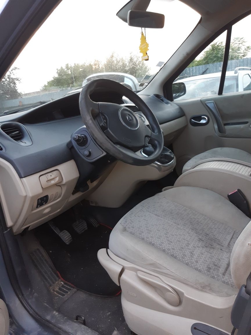 Dezmembrez Renault Scenic 2007