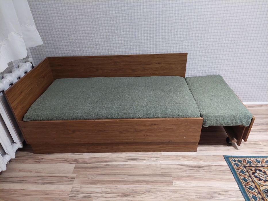 Продам подростковый раздвижной диван.