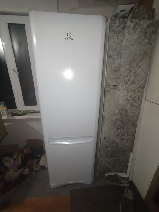 Холодильник indesit