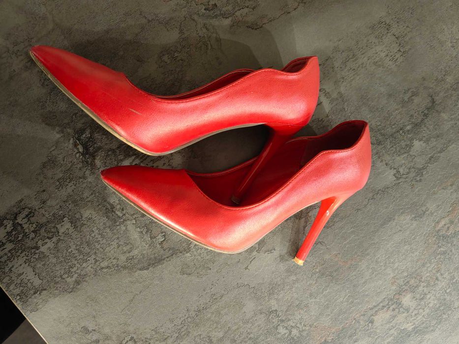 Дамски обувки на висок ток