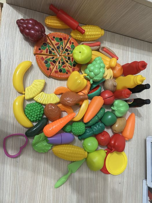 Fructe si legume din plastic si lemn