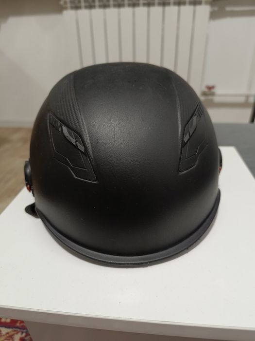 Продам чёрную защитную каску