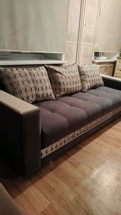 Продам диван почти новый