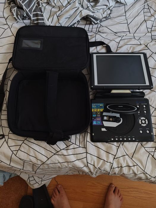 Dvd player cu ecran rotativ