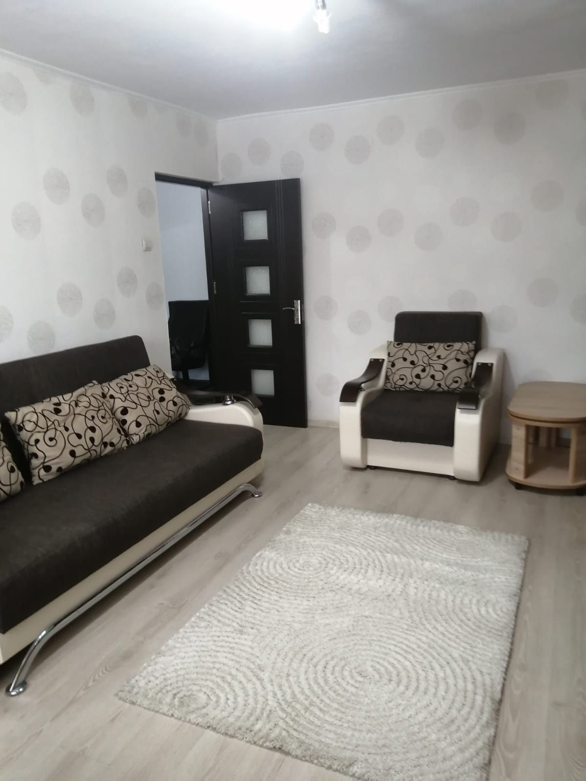 Inchiriez apartament 2 camere decomamdat Mihai Bravu Ploiesti