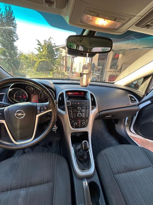 De vânzare Opel Astra J - 2011