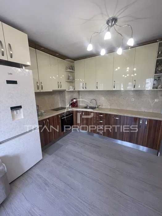 Продава се Тристаен апартамент в Пловдив, Кючук Париж - 101 кв.м за 2050 €/кв.м - Снимка #4