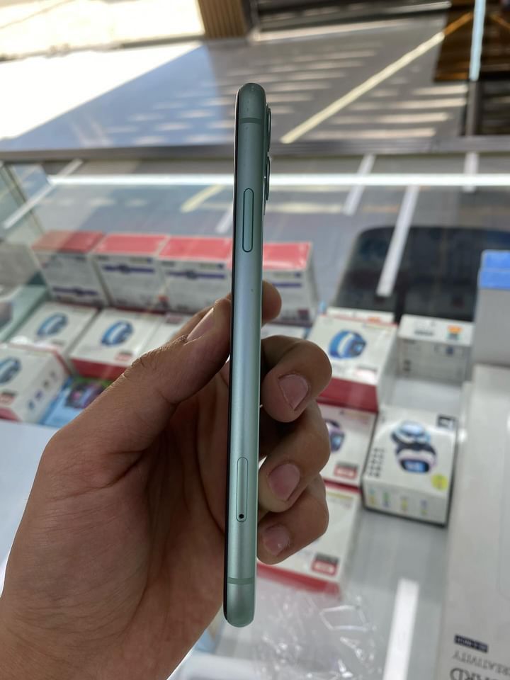 iPhone 11 telefoni sotiladi