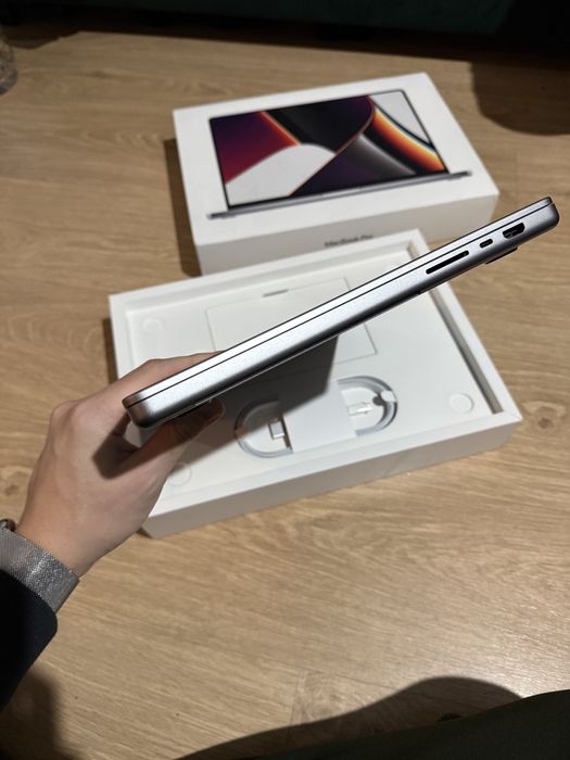 MacBook Pro 16inch M1 Max 64RAM 2TB SSD