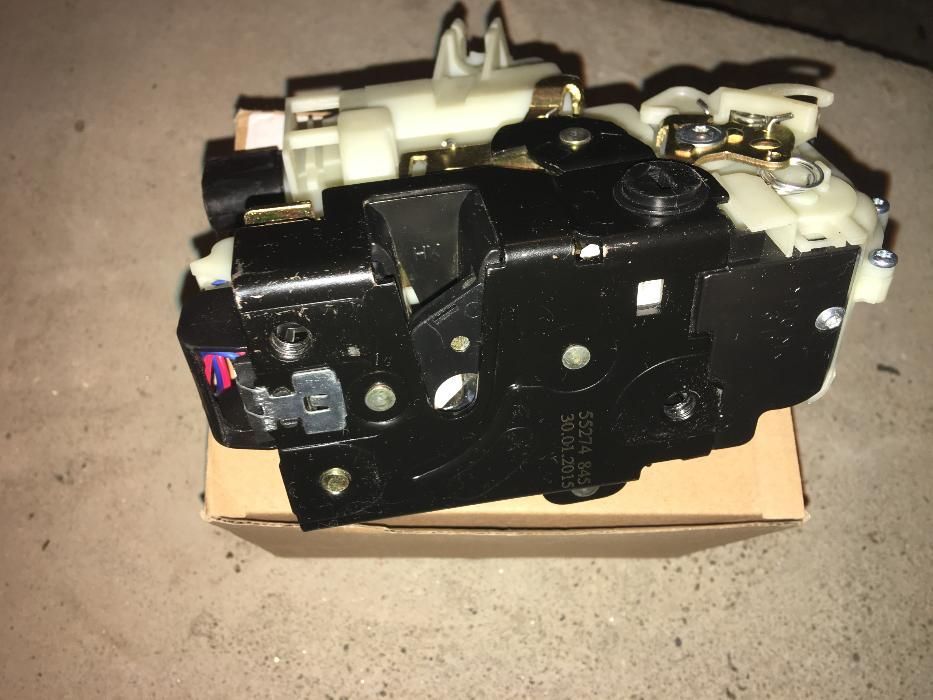 Încuietoare (broască) ușă dreapta spate Seat, Skoda, Volkswagen