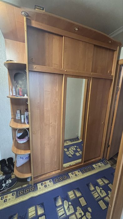 Продам шкаф в прихожую