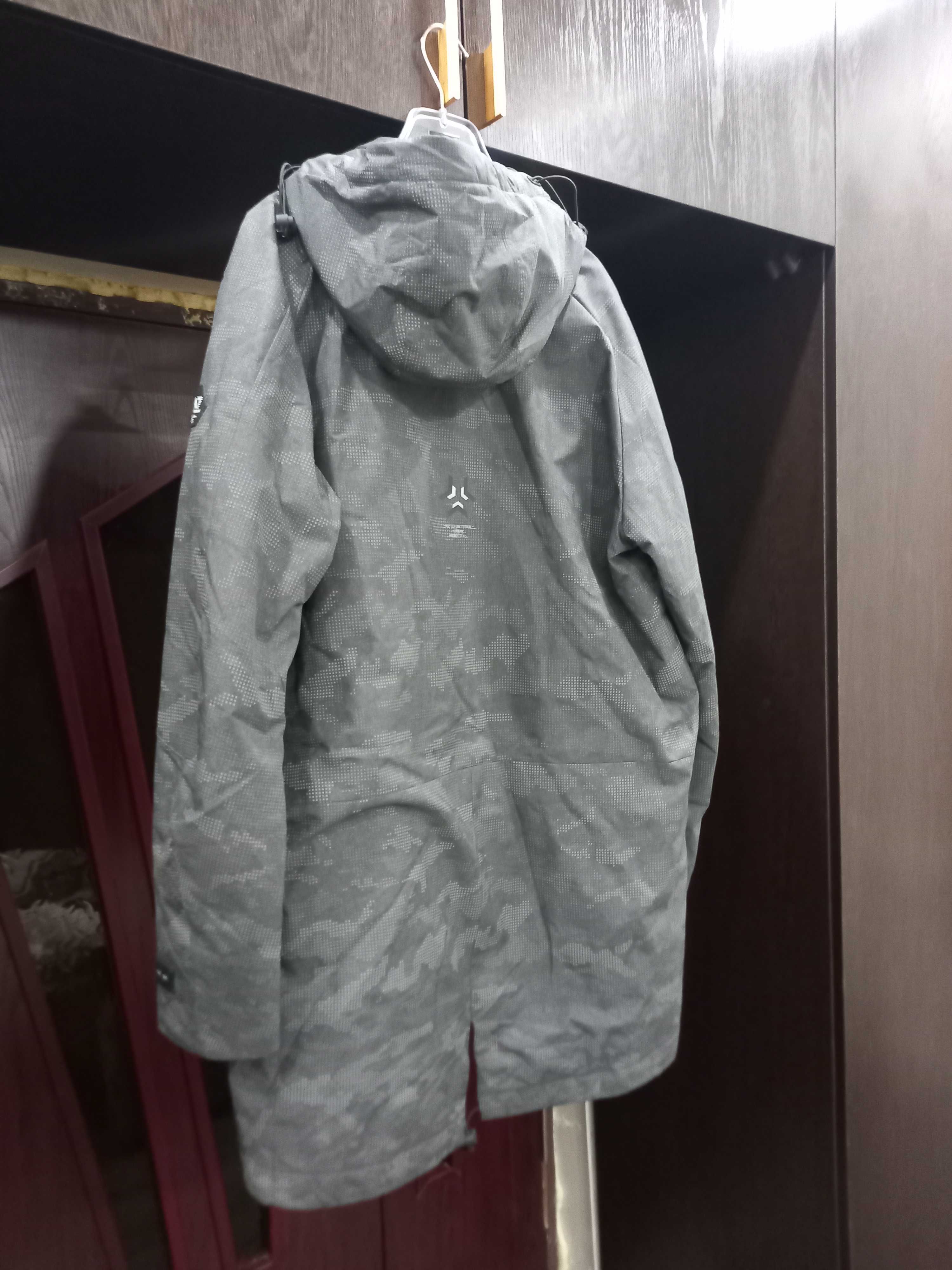 Продаю МУЖСКУЮ куртку  EMPORIO ARMANI 100%оригинал