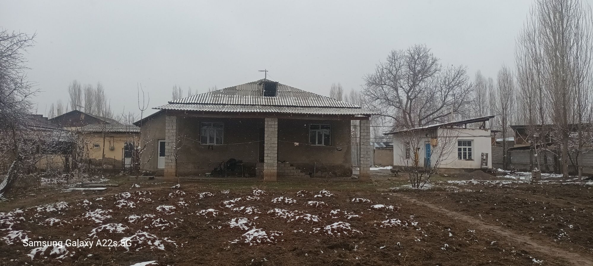 Уй сотилади 18 сотик