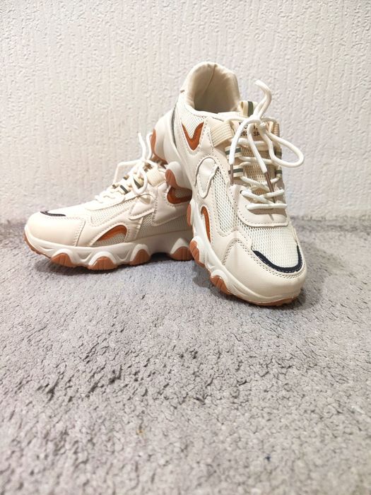 Новые кроссовки женские, 36-36,5 размер