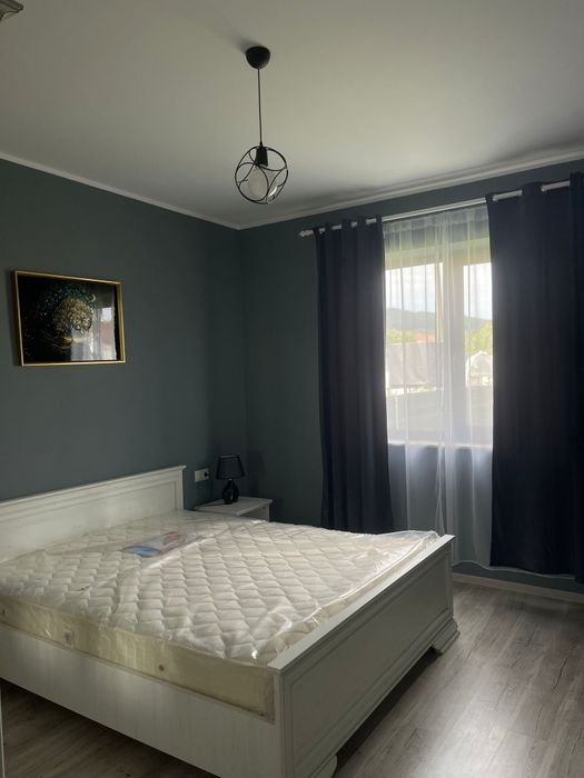 De inchiriat casa cu 2 apartamente