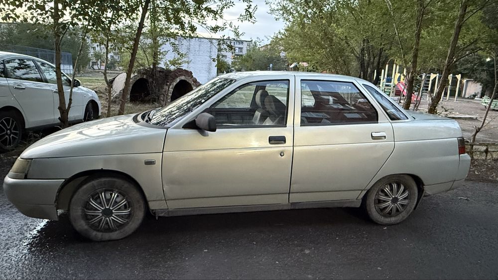 Продам машину 2110