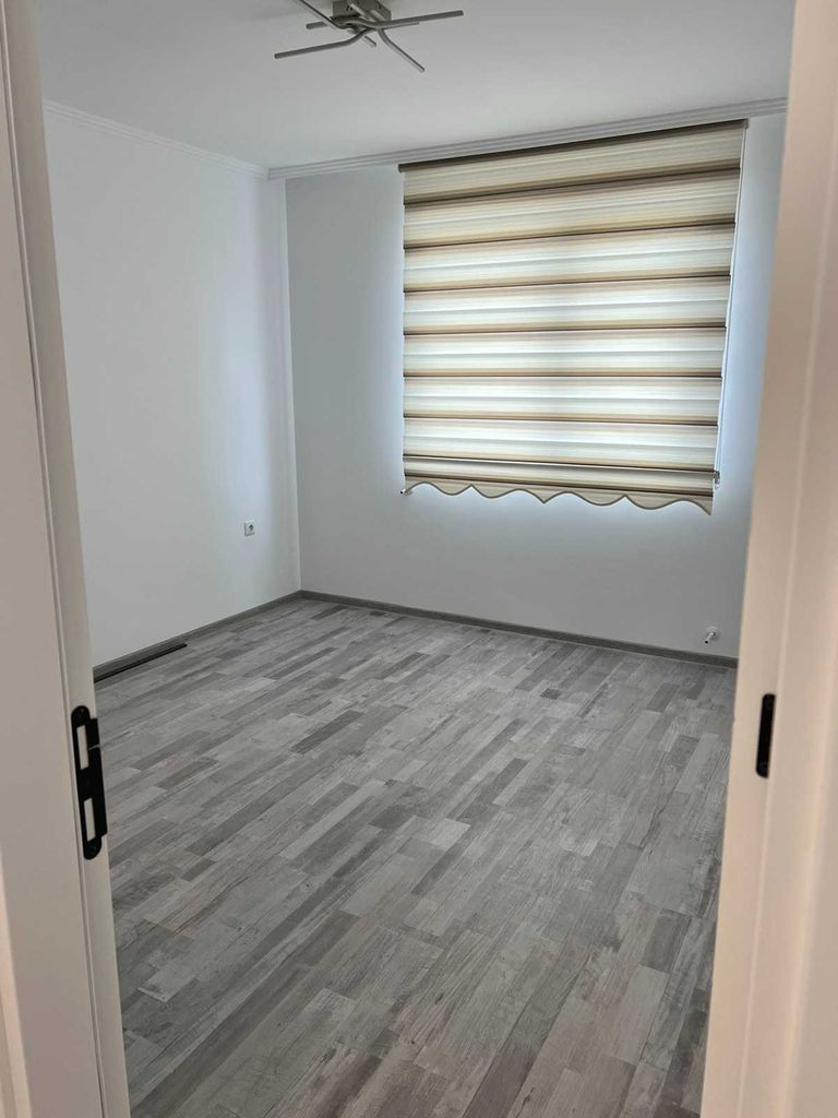 Дава се под наем Тристаен апартамент в Айтос - 80 кв.м за 300 € - Снимка #1