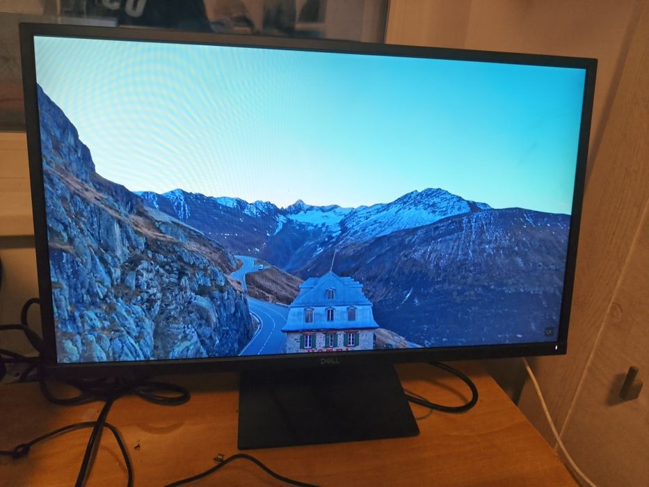 Monitor nou led DELL ips full HD diagonală 27" HDMI