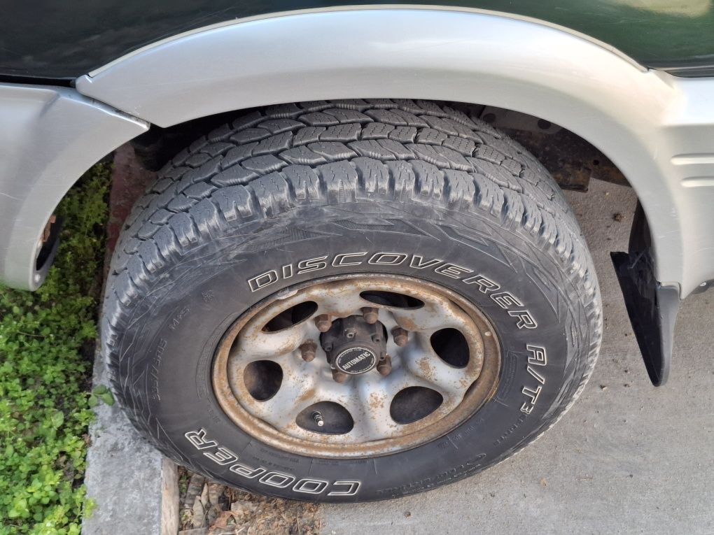 235 75 15 cooper discoverer at 3