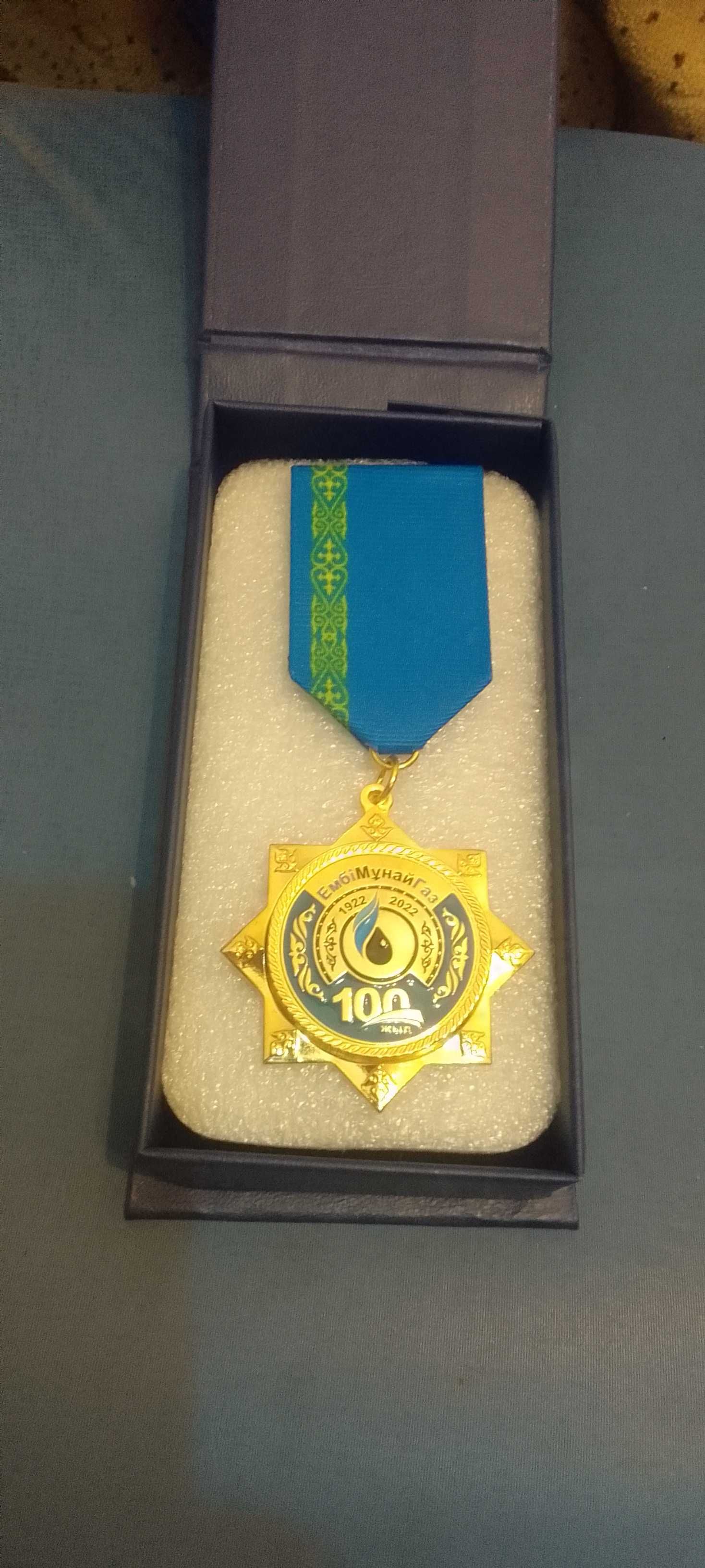 Продам медаль 100 жыл мунай газ  Казахстан новую